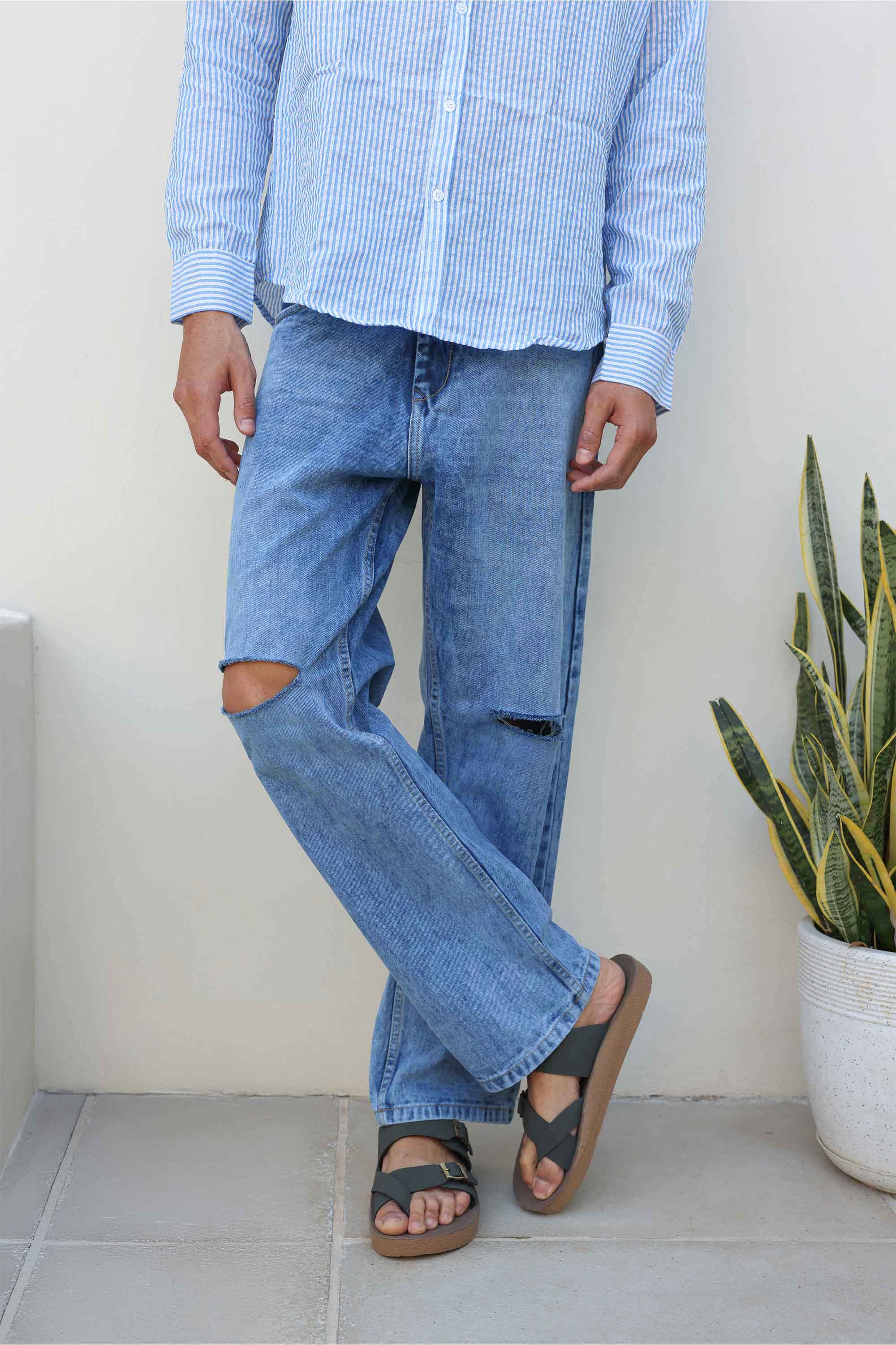 Blue Light Distressed Men's Wide Jeans